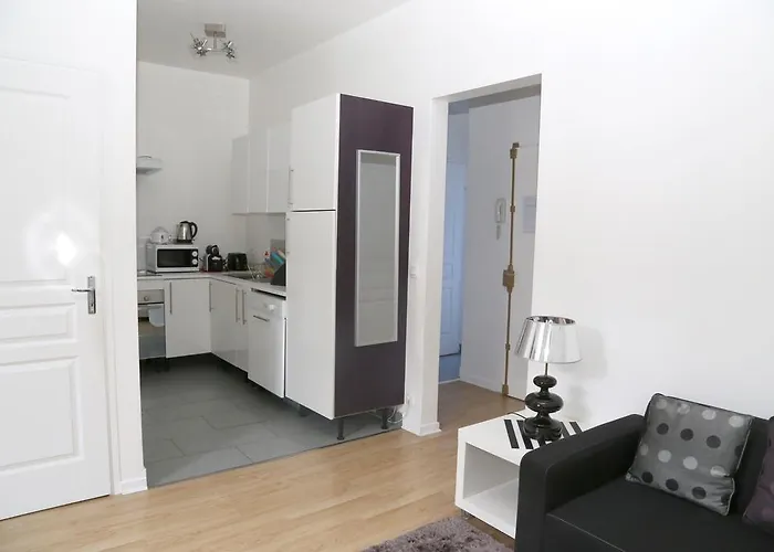 3 Pieces Apartment *